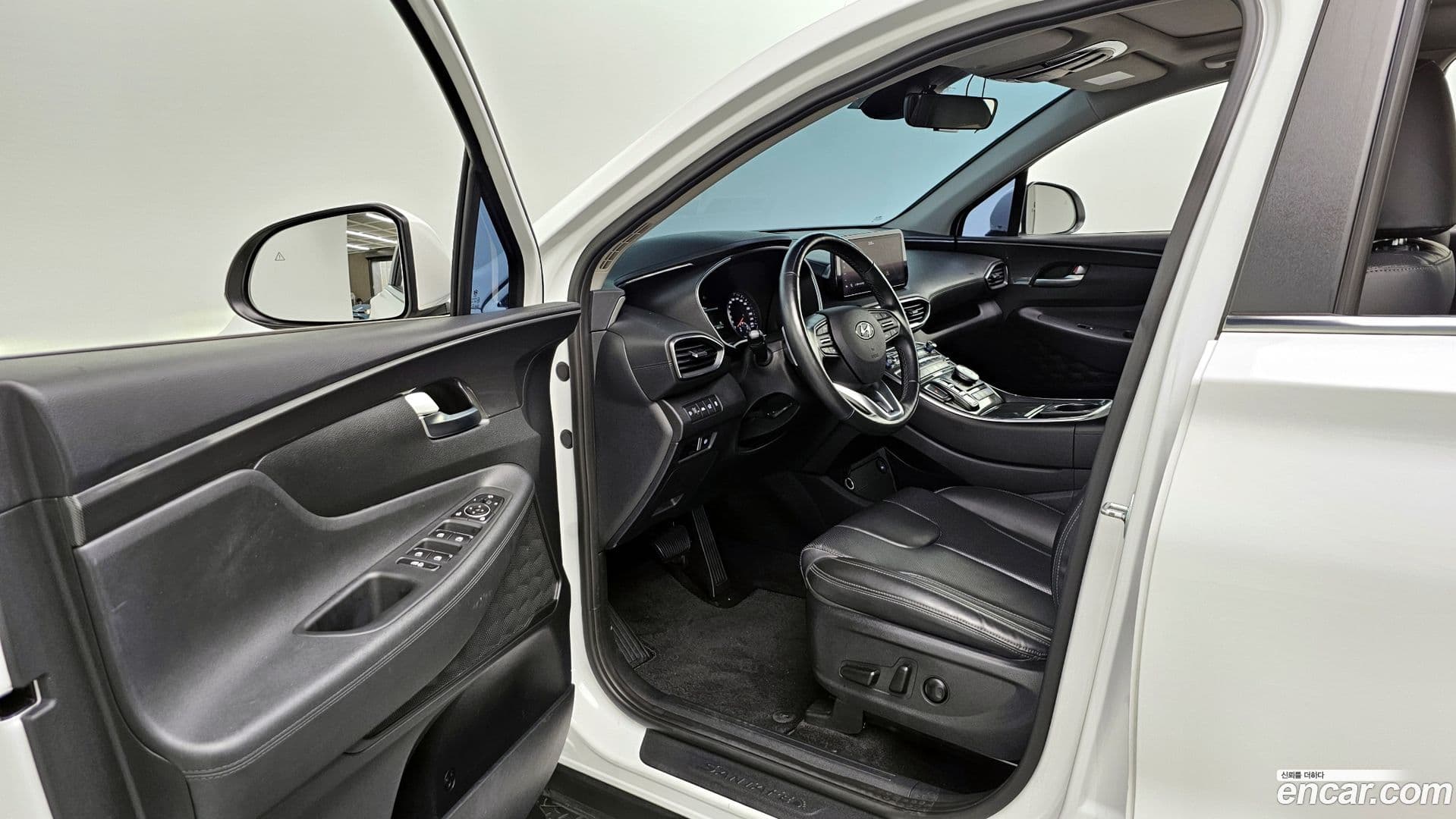 Main__Slider__Photo:Santafe Hyundai 2020.6-9