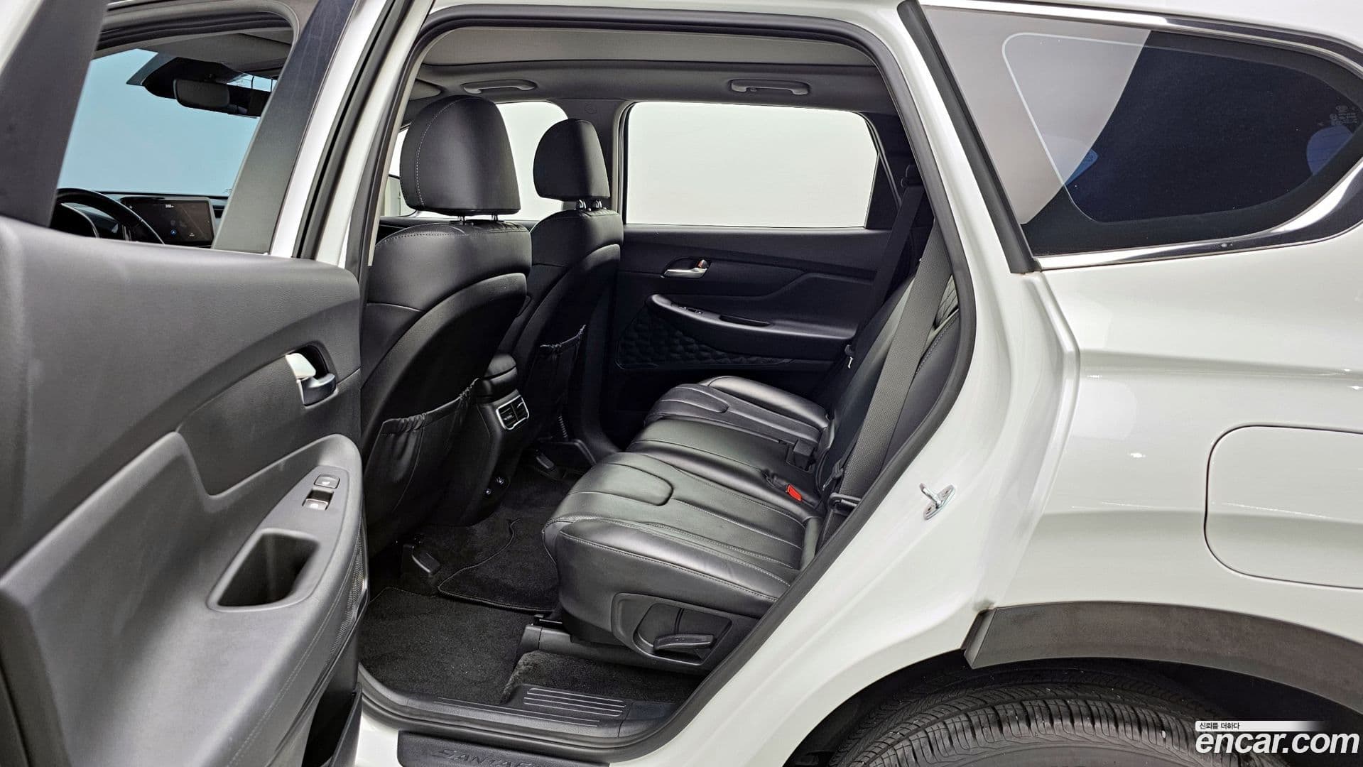 Main__Slider__Photo:Santafe Hyundai 2020.6-11