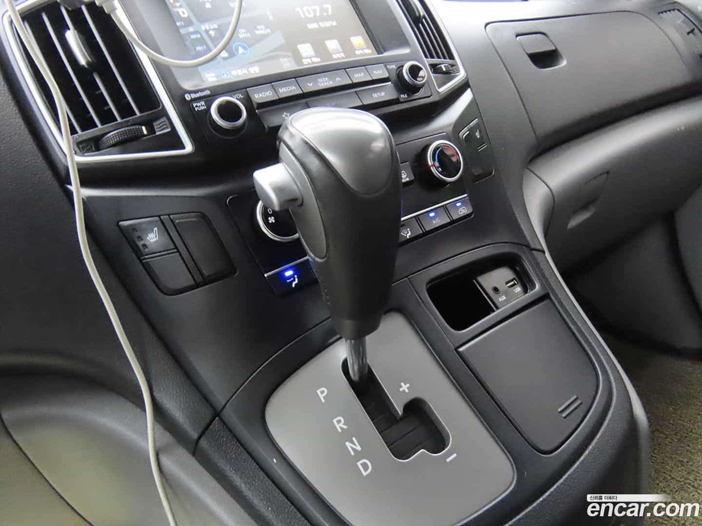 Starex Hyundai 2018.6-OPTION-015