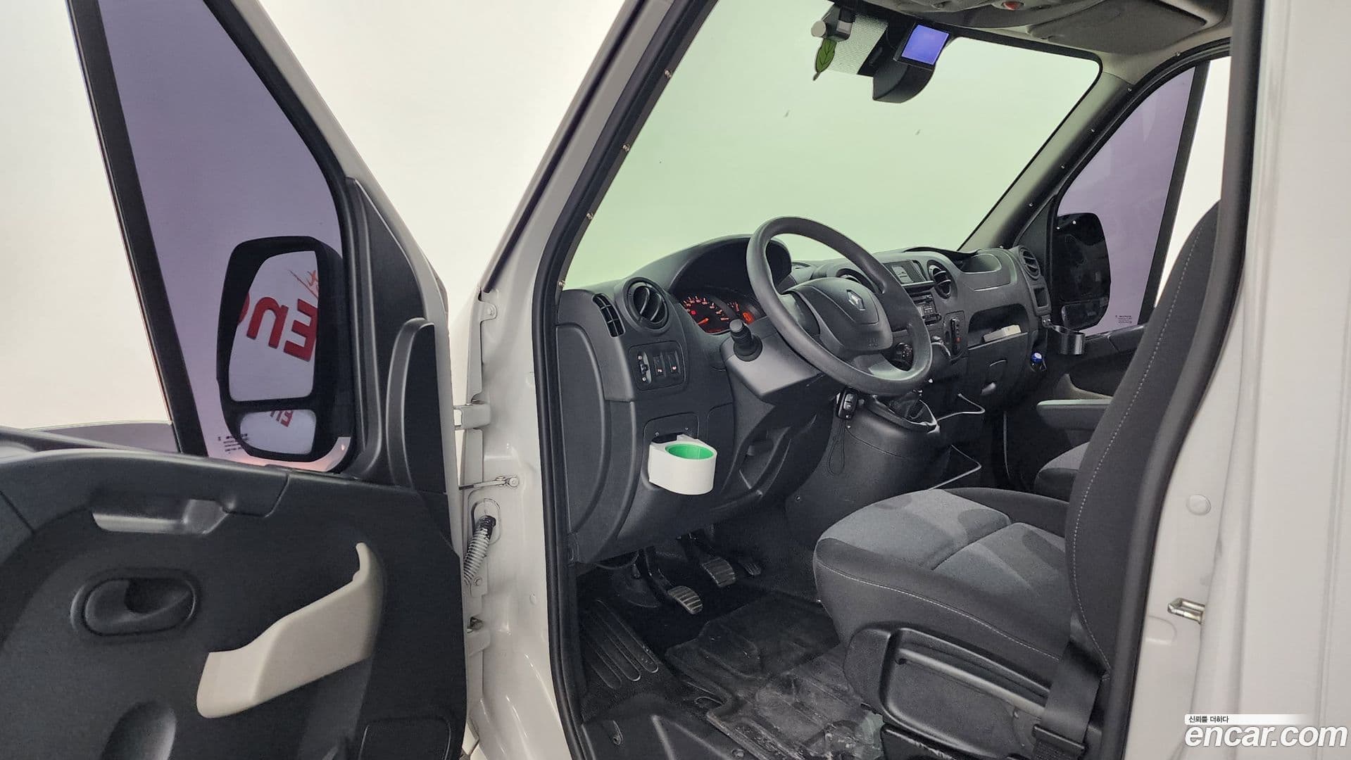 Main__Slider__Photo:Master Renault-KoreaSamsung 2018.11-9