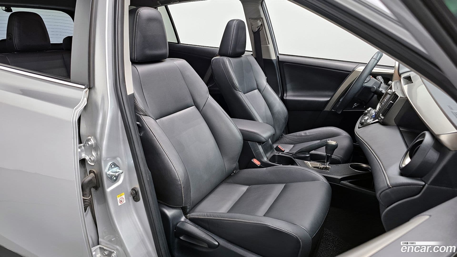 Main__Slider__Photo:RAV4 Toyota 2014.4-9