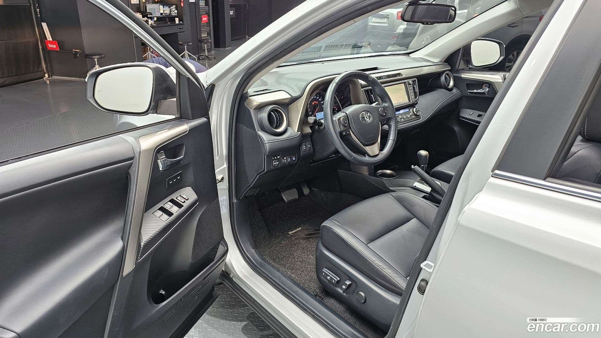 Main__Slider__Photo:RAV4 Toyota 2014.4-10