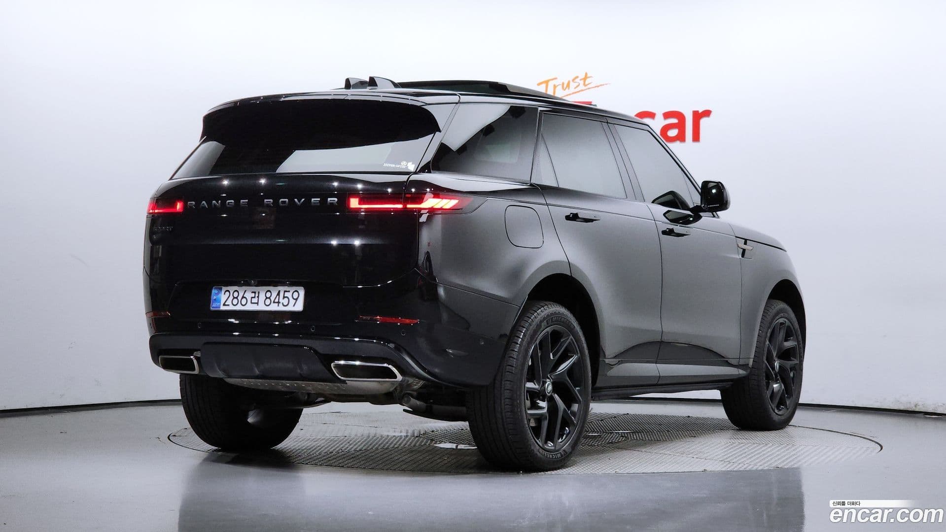 Main__Slider__Photo:Range Rover Sport Land Rover 2025.2-1