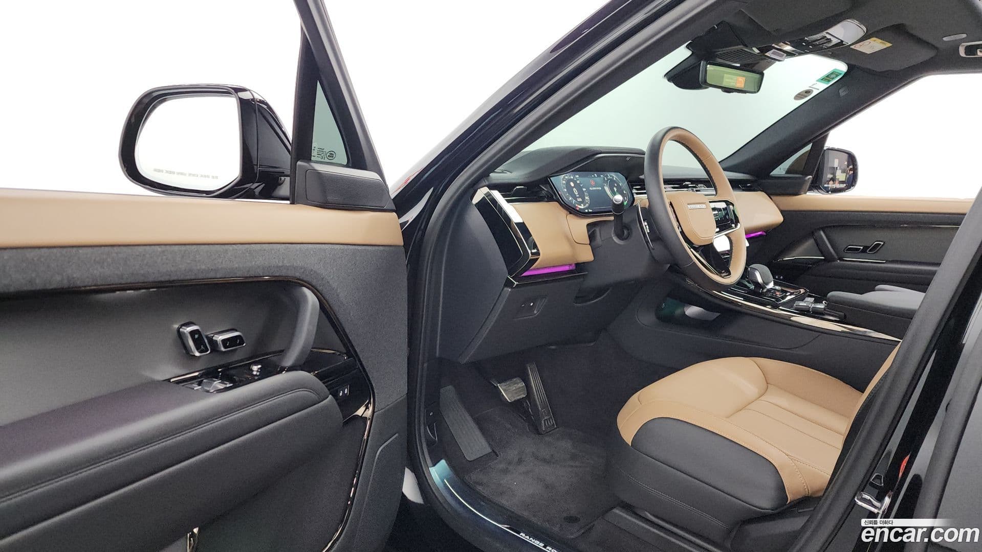 Main__Slider__Photo:Range Rover Sport Land Rover 2025.2-9