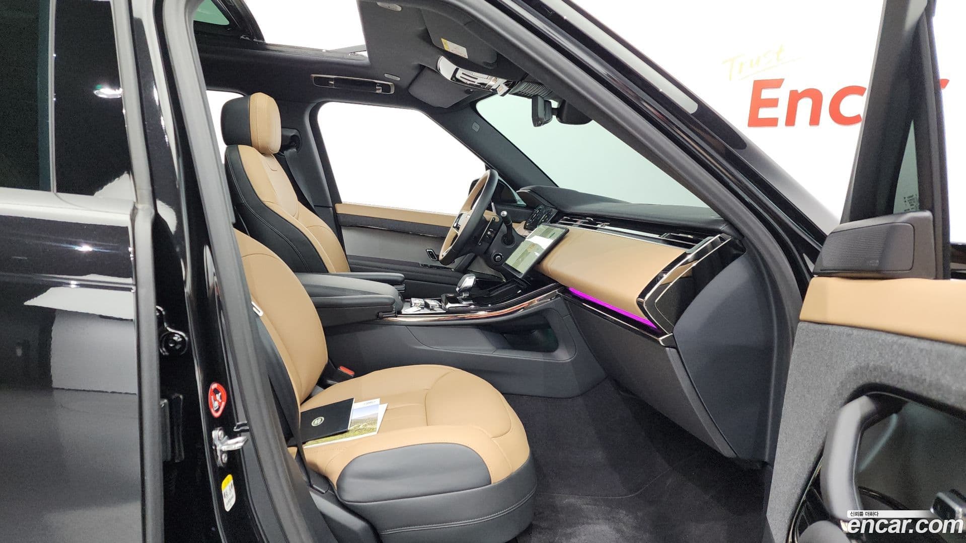 Main__Slider__Photo:Range Rover Sport Land Rover 2025.2-10