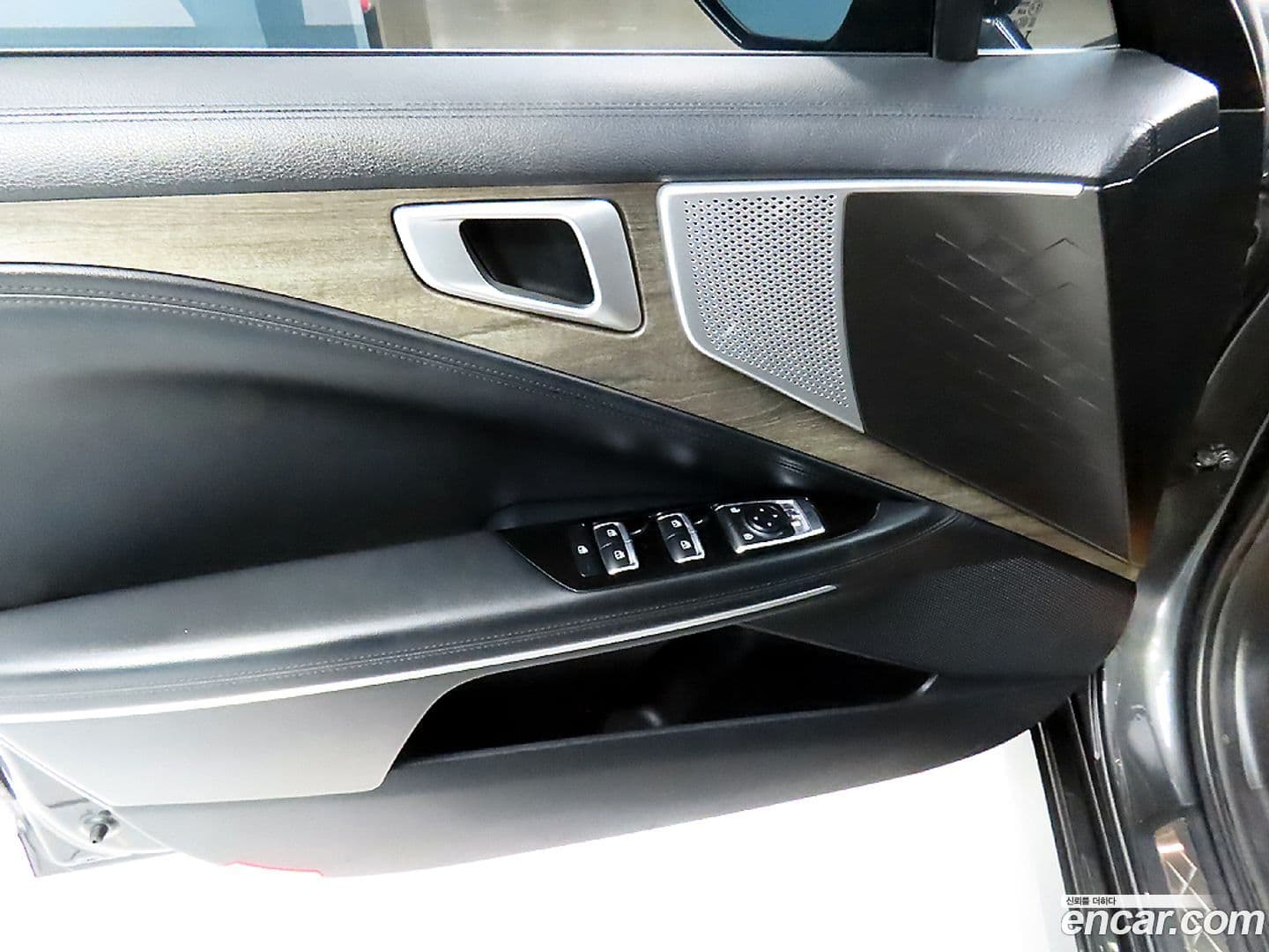 Main__Slider__Photo:K8 Kia 2022.0-14