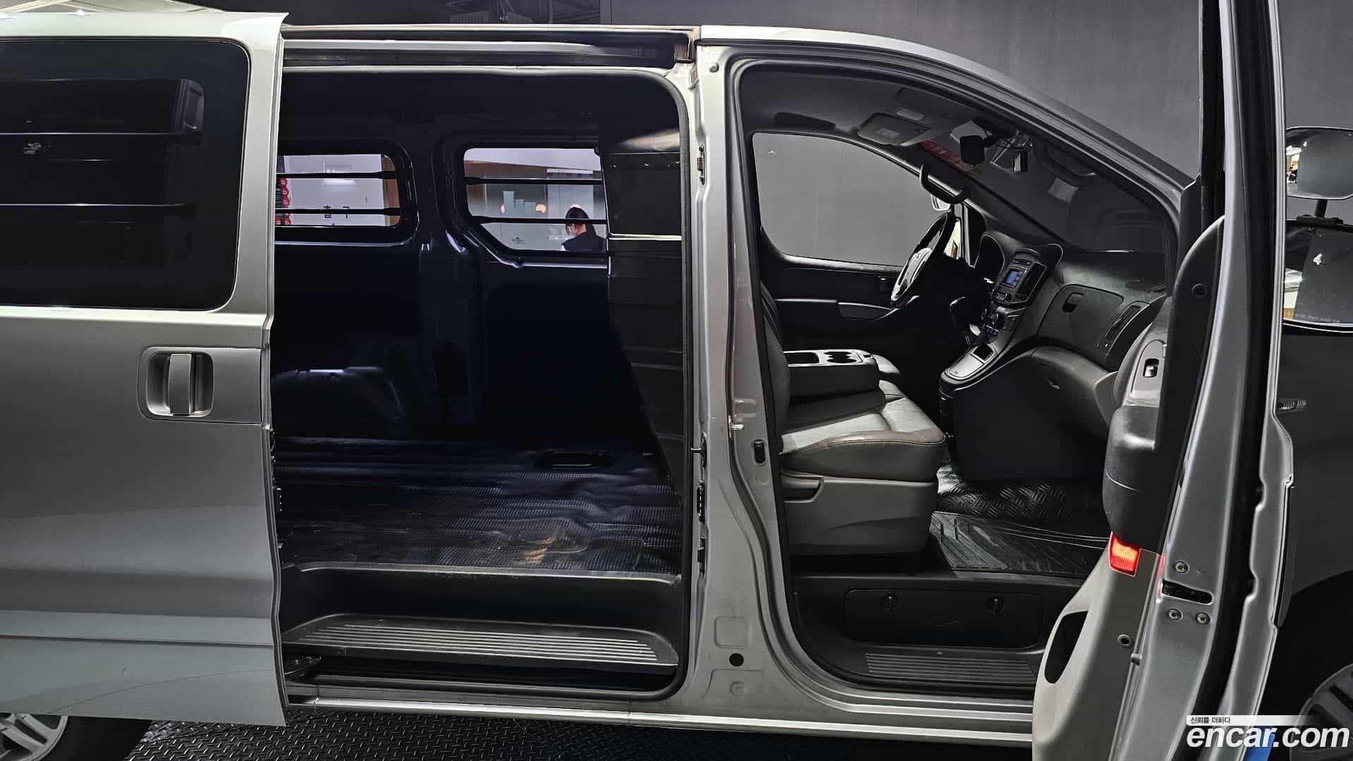 Starex Hyundai 2019.6-OPTION-015