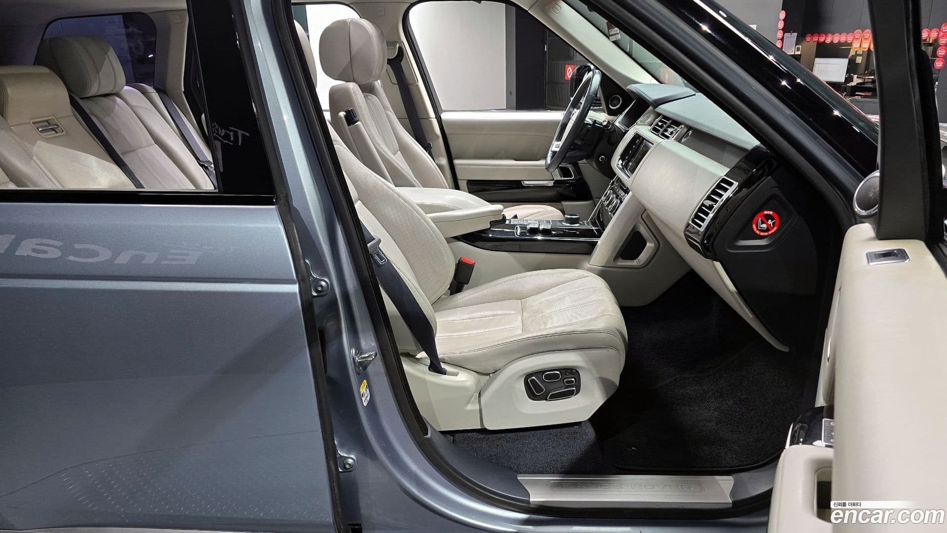 Main__Slider__Photo:Range Rover Land Rover 2013.8-10