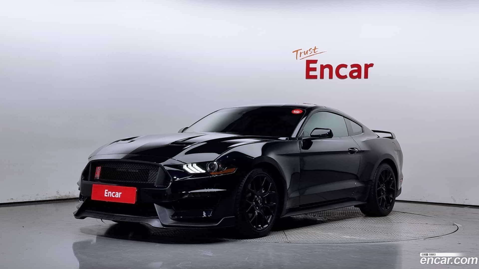 Mustang Ford 2021.11-OUTER-001