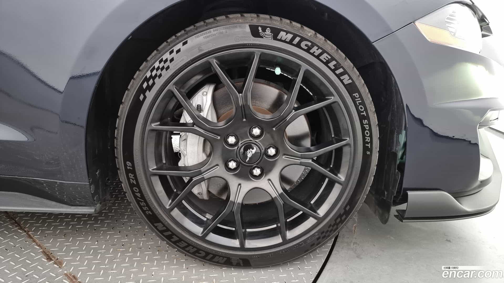 Mustang Ford 2021.11-OUTER-005