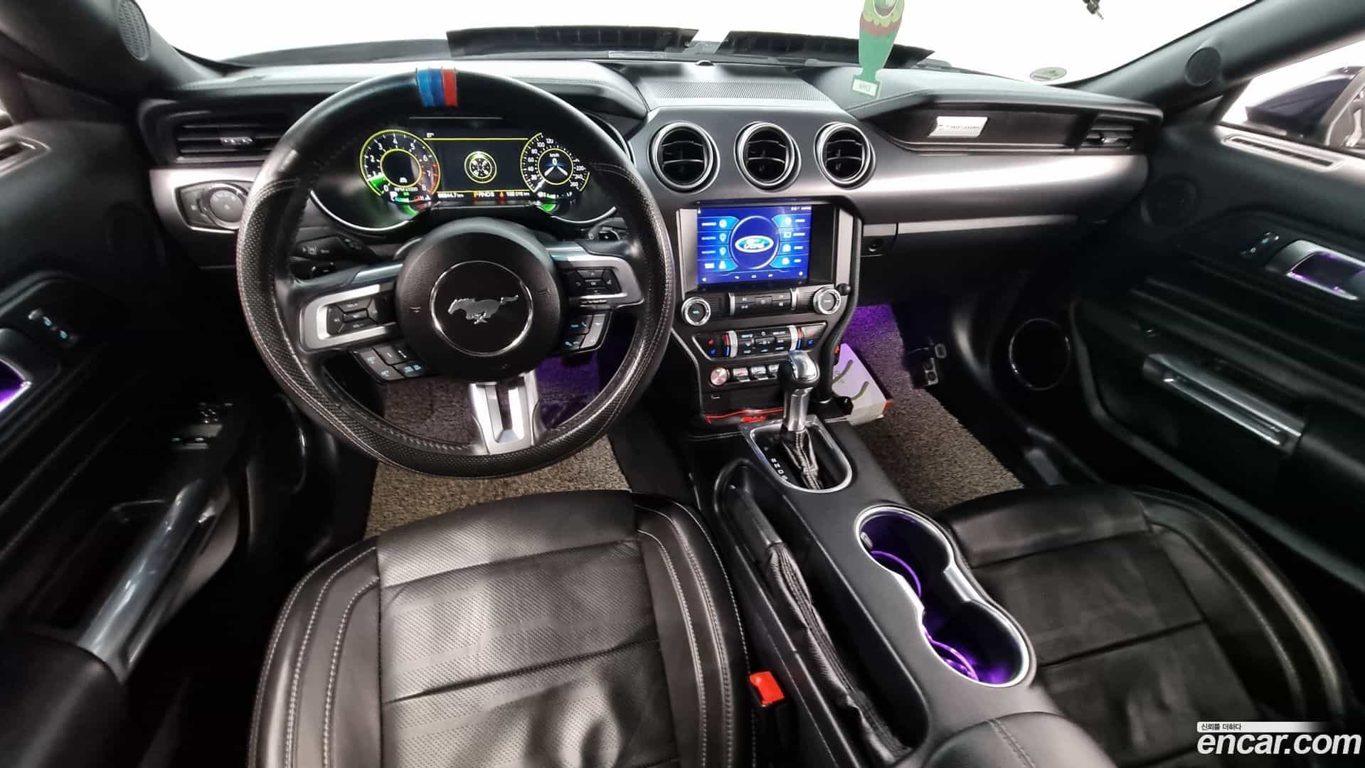 Mustang Ford 2021.11-INNER-007