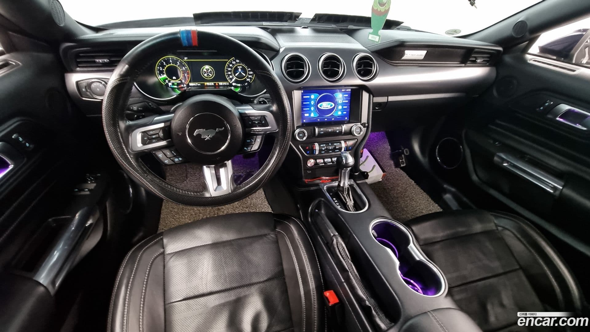 Main__Slider__Photo:Mustang Ford 2021.11-6