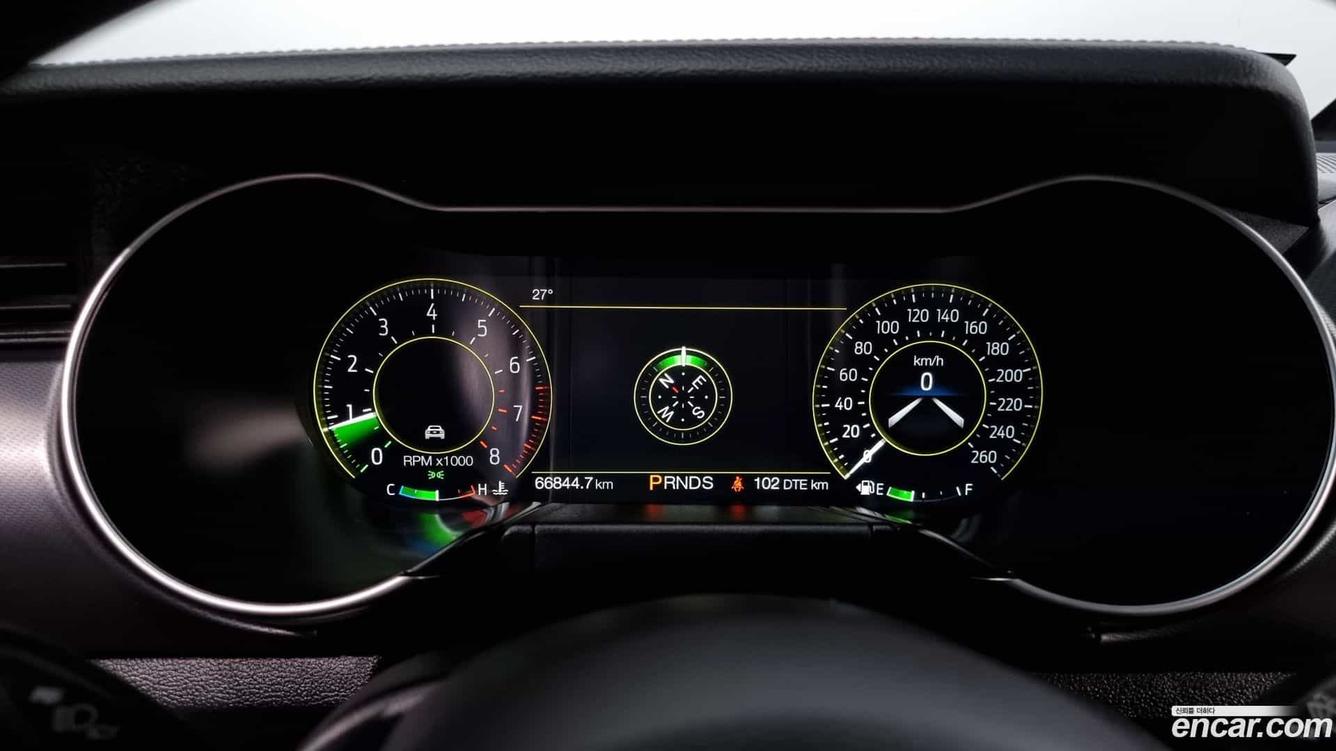 Mustang Ford 2021.11-INNER-008