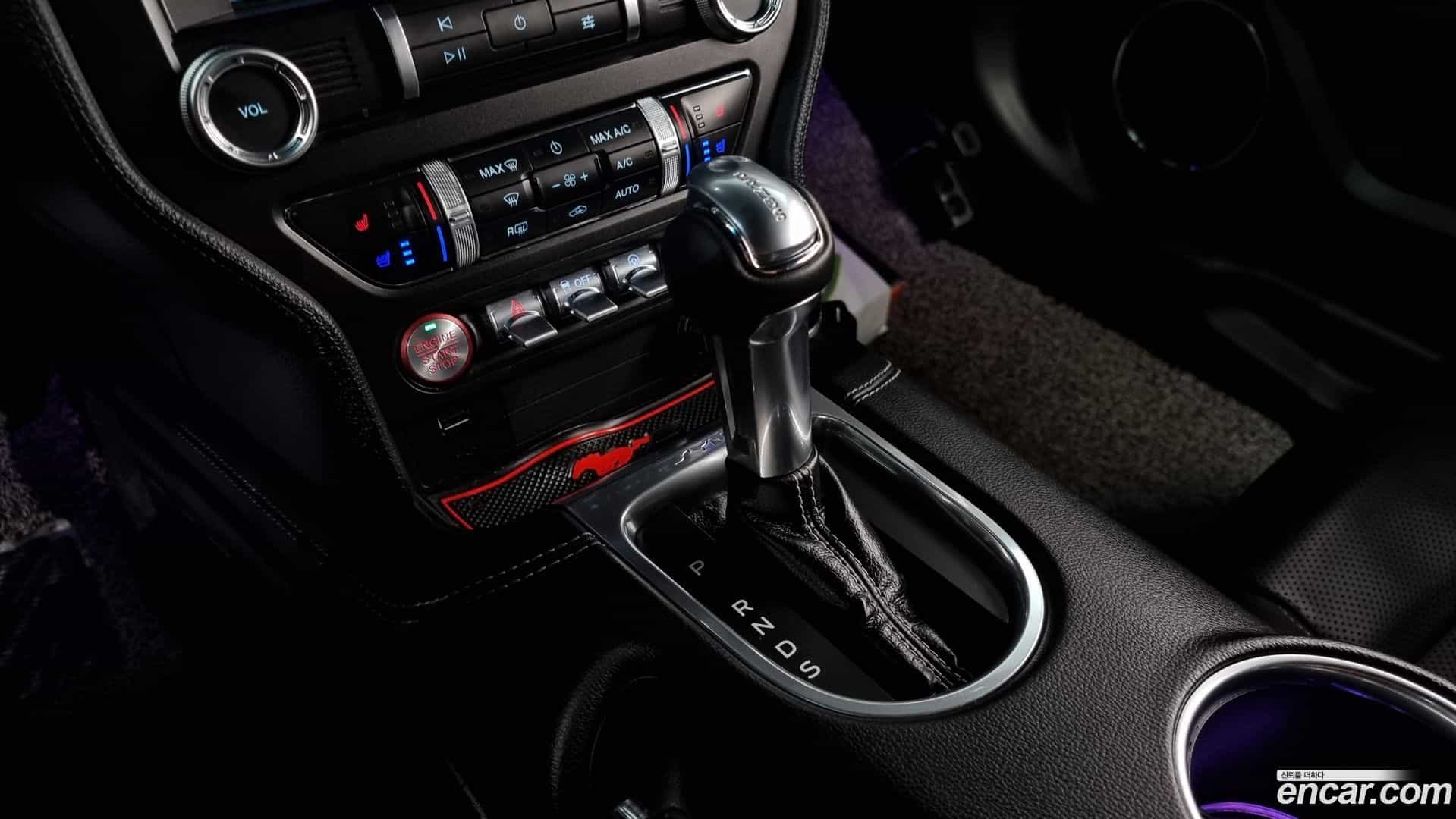 Mustang Ford 2021.11-INNER-009