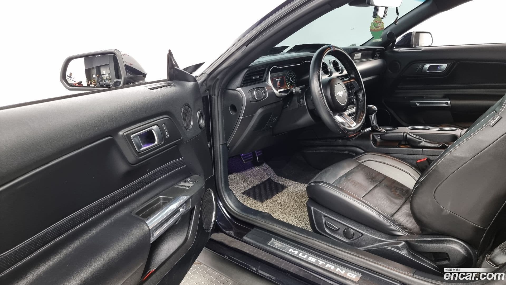 Main__Slider__Photo:Mustang Ford 2021.11-9