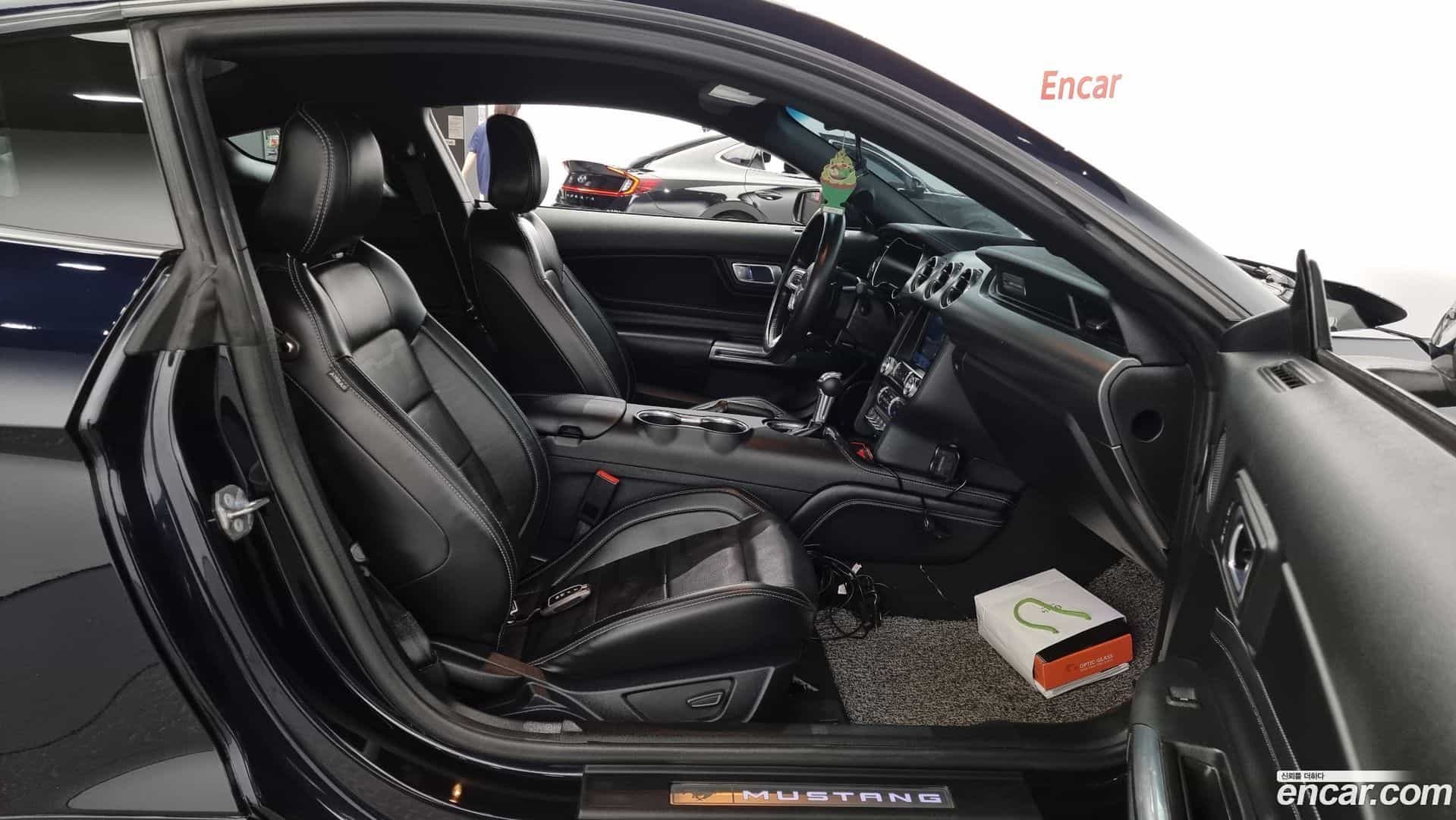 Mustang Ford 2021.11-OPTION-015