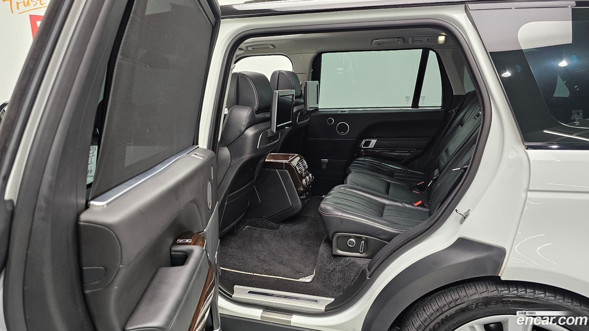 Main__Slider__Photo:Range Rover Land Rover 2016.11-16