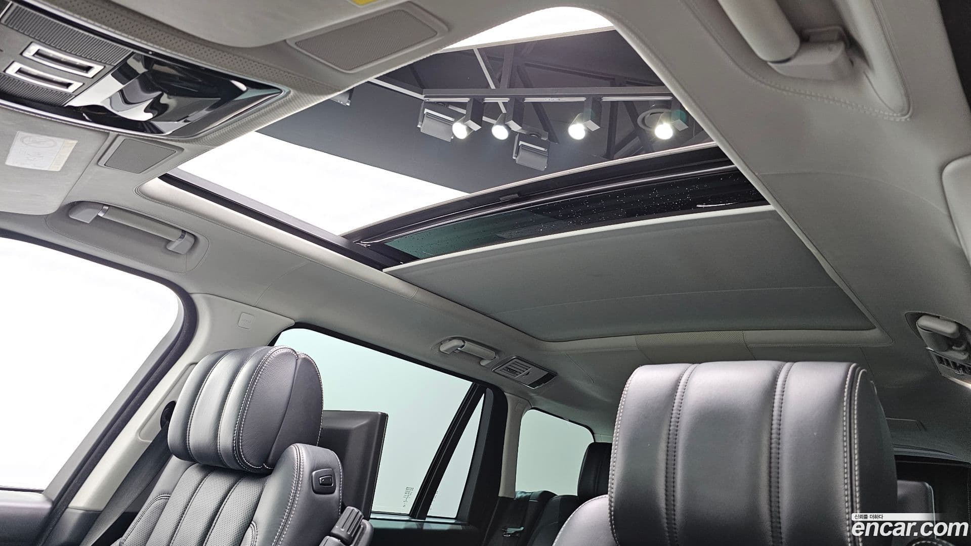 Main__Slider__Photo:Range Rover Land Rover 2016.11-18