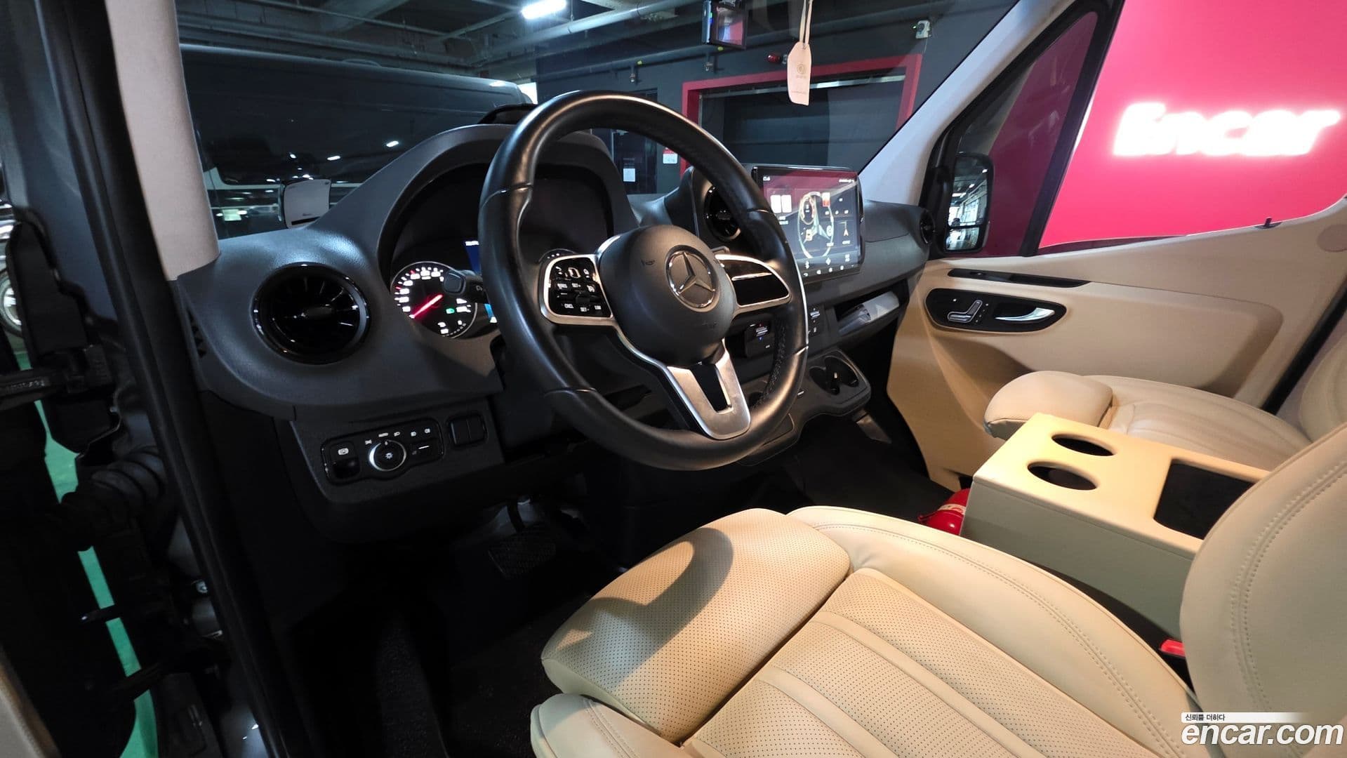 Main__Slider__Photo:Sprinter Mercedes-Benz 2020.6-6