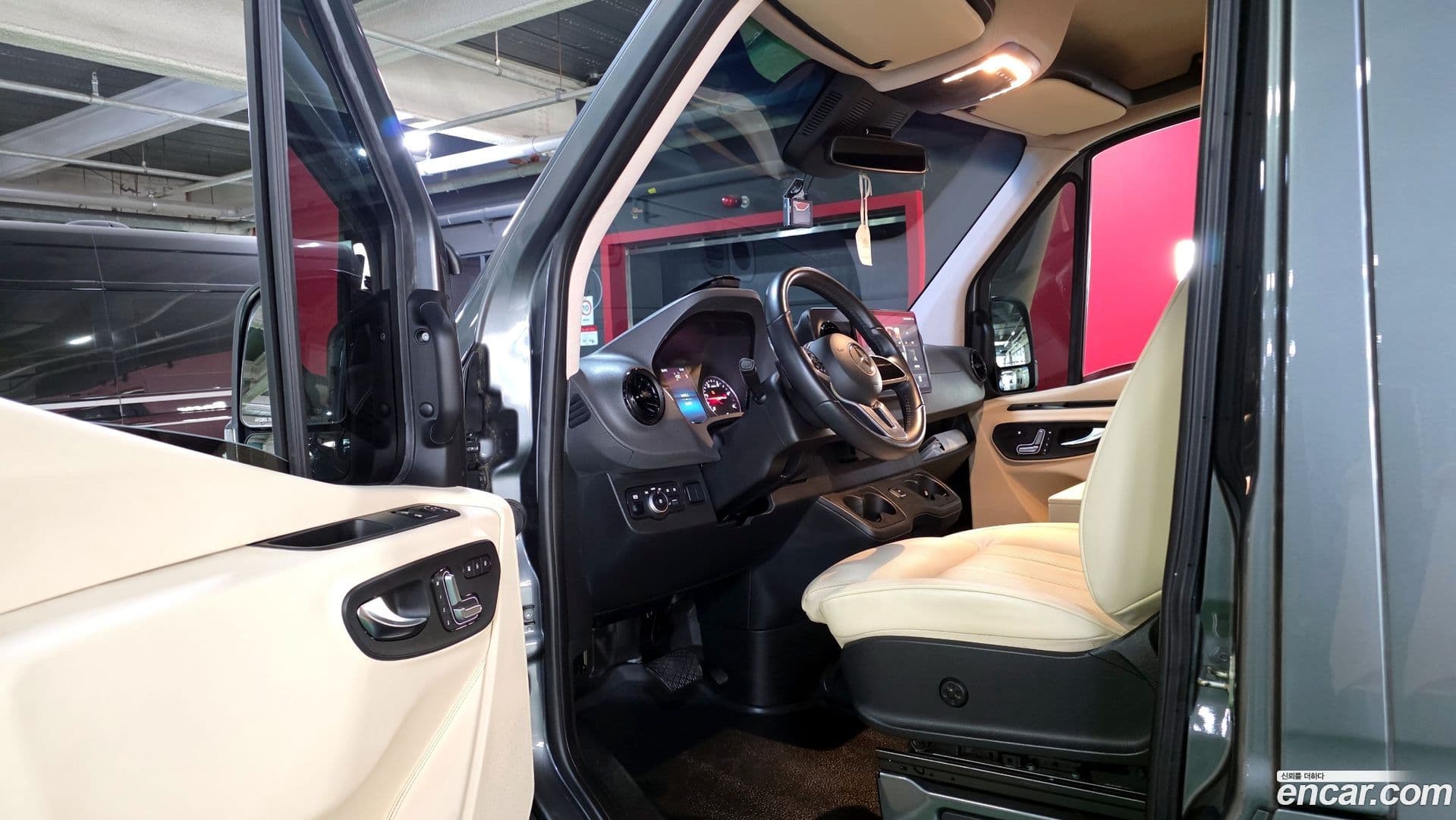 Main__Slider__Photo:Sprinter Mercedes-Benz 2020.6-9