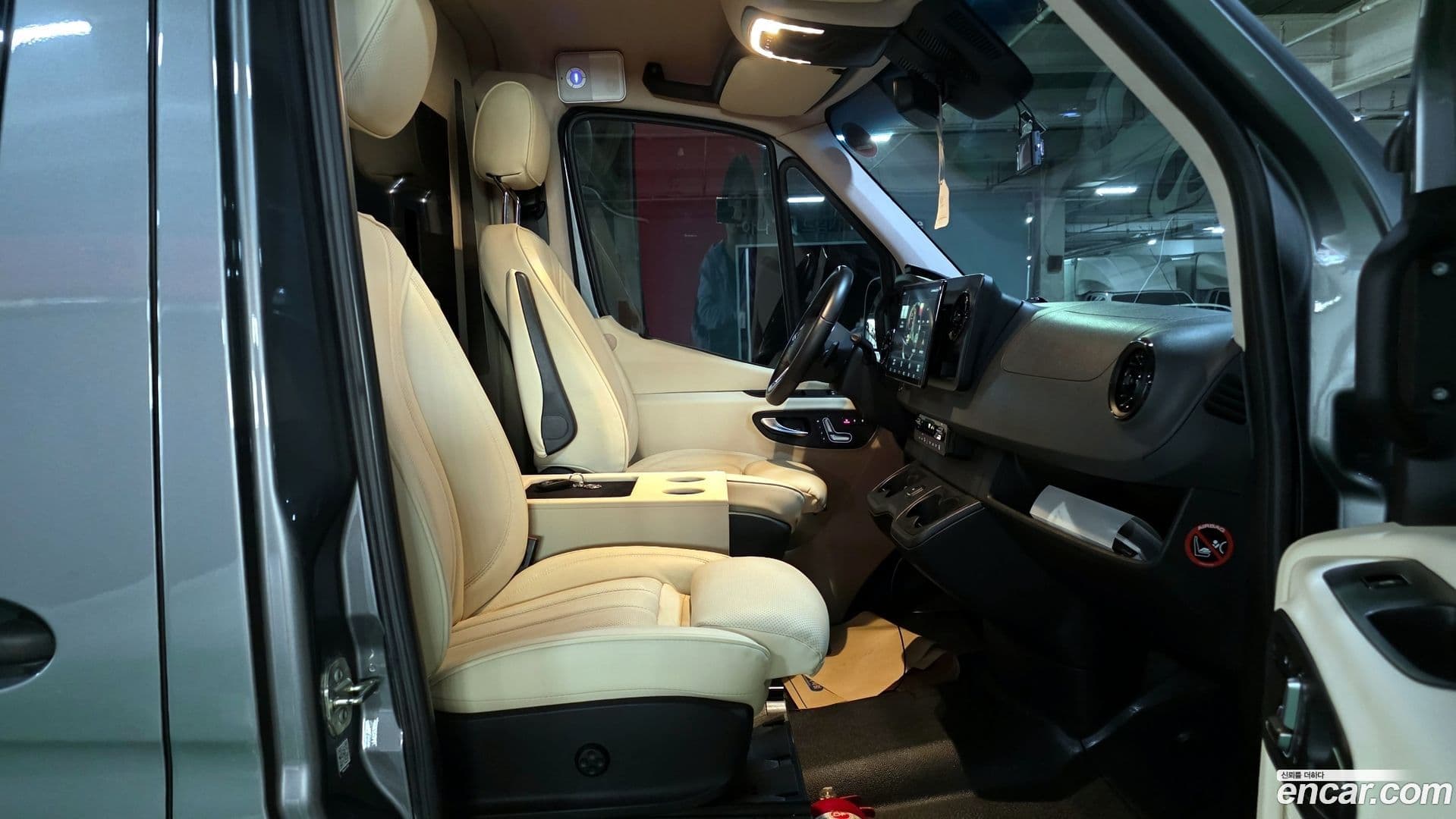 Main__Slider__Photo:Sprinter Mercedes-Benz 2020.6-18