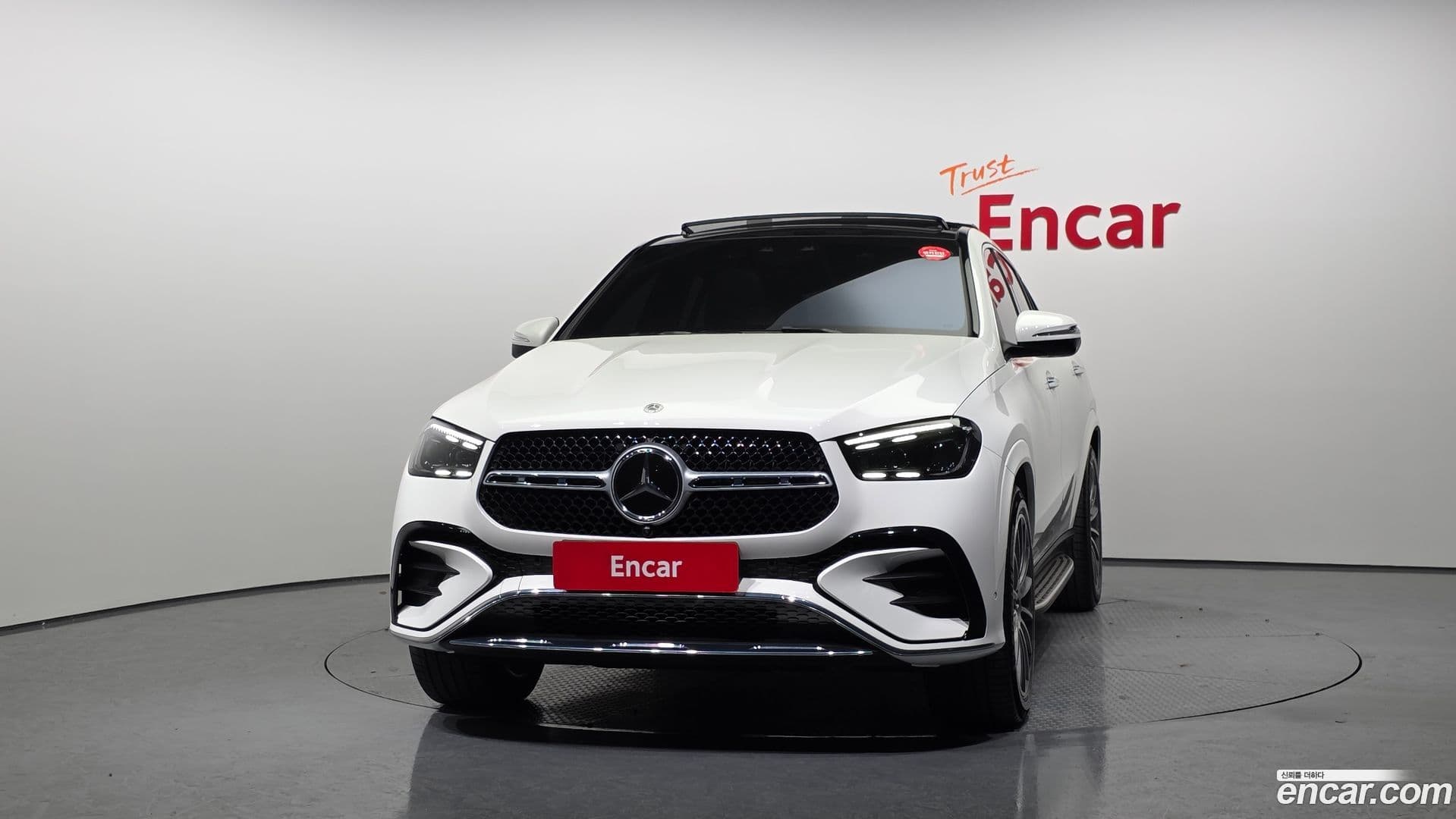 Main__Slider__Photo:GLE-Class Mercedes-Benz 2023.11-2