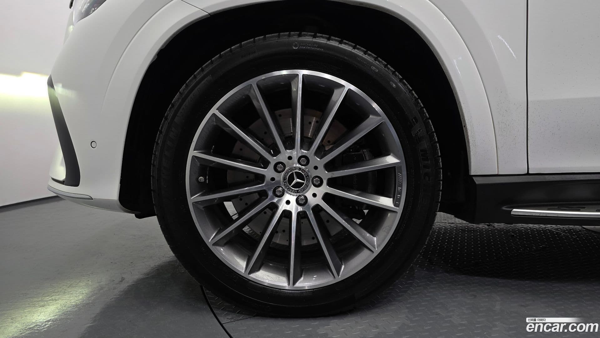 Main__Slider__Photo:GLE-Class Mercedes-Benz 2023.11-4