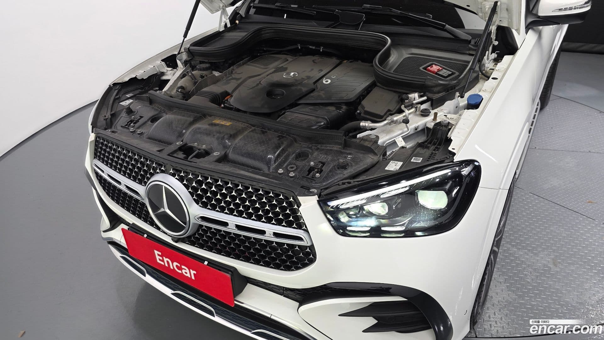 Main__Slider__Photo:GLE-Class Mercedes-Benz 2023.11-5