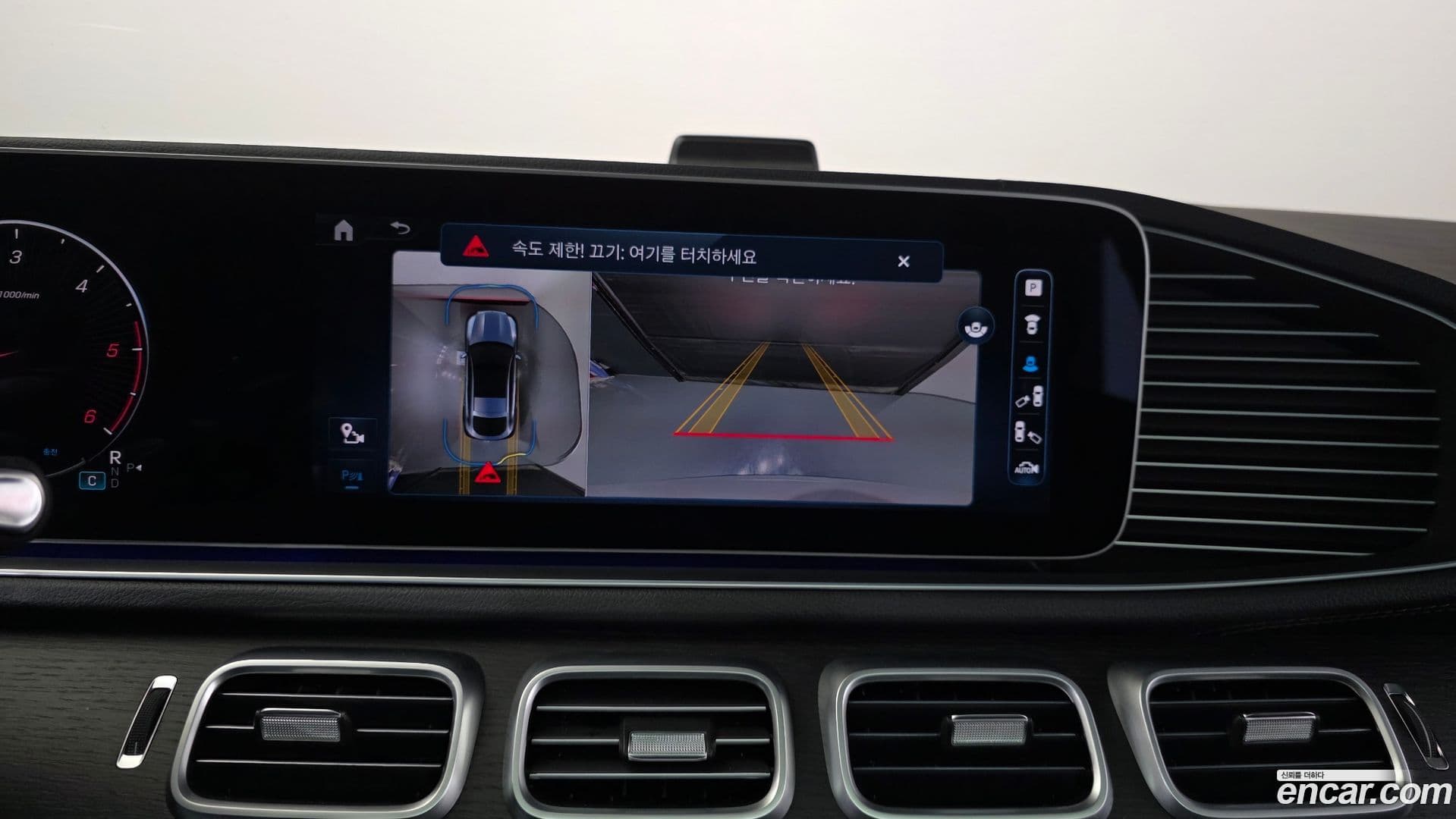 Main__Slider__Photo:GLE-Class Mercedes-Benz 2023.11-14