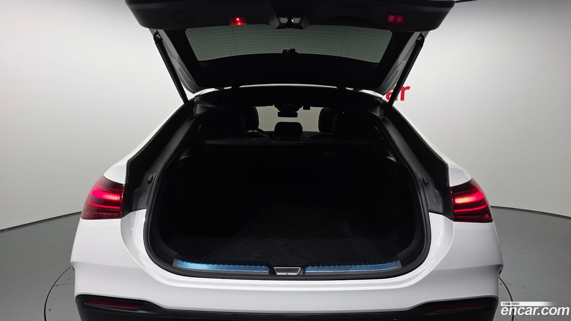 Main__Slider__Photo:GLE-Class Mercedes-Benz 2023.11-19