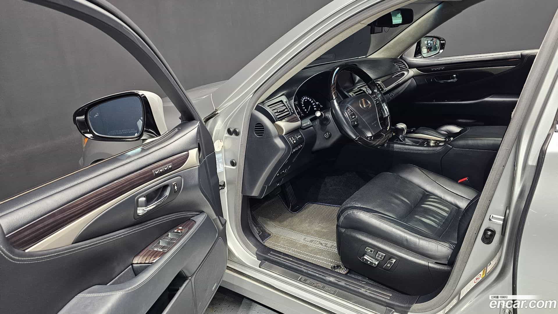 LS Lexus 2014.1-INNER-010