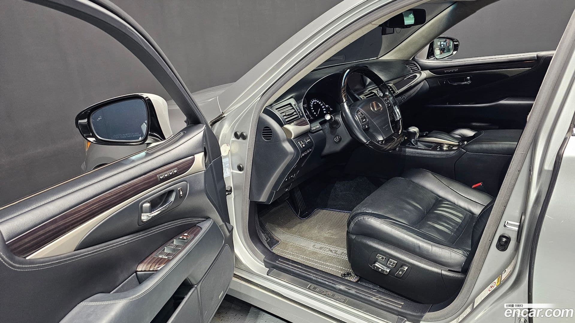 Main__Slider__Photo:LS Lexus 2014.1-9