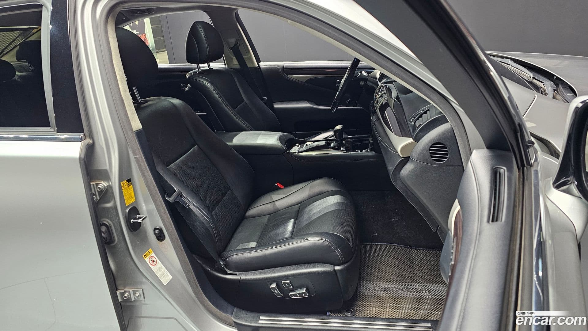 Main__Slider__Photo:LS Lexus 2014.1-10