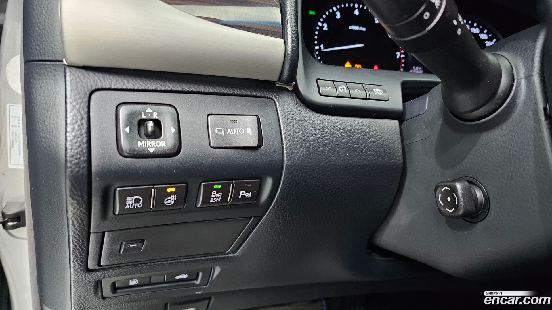 Main__Slider__Photo:LS Lexus 2014.1-15