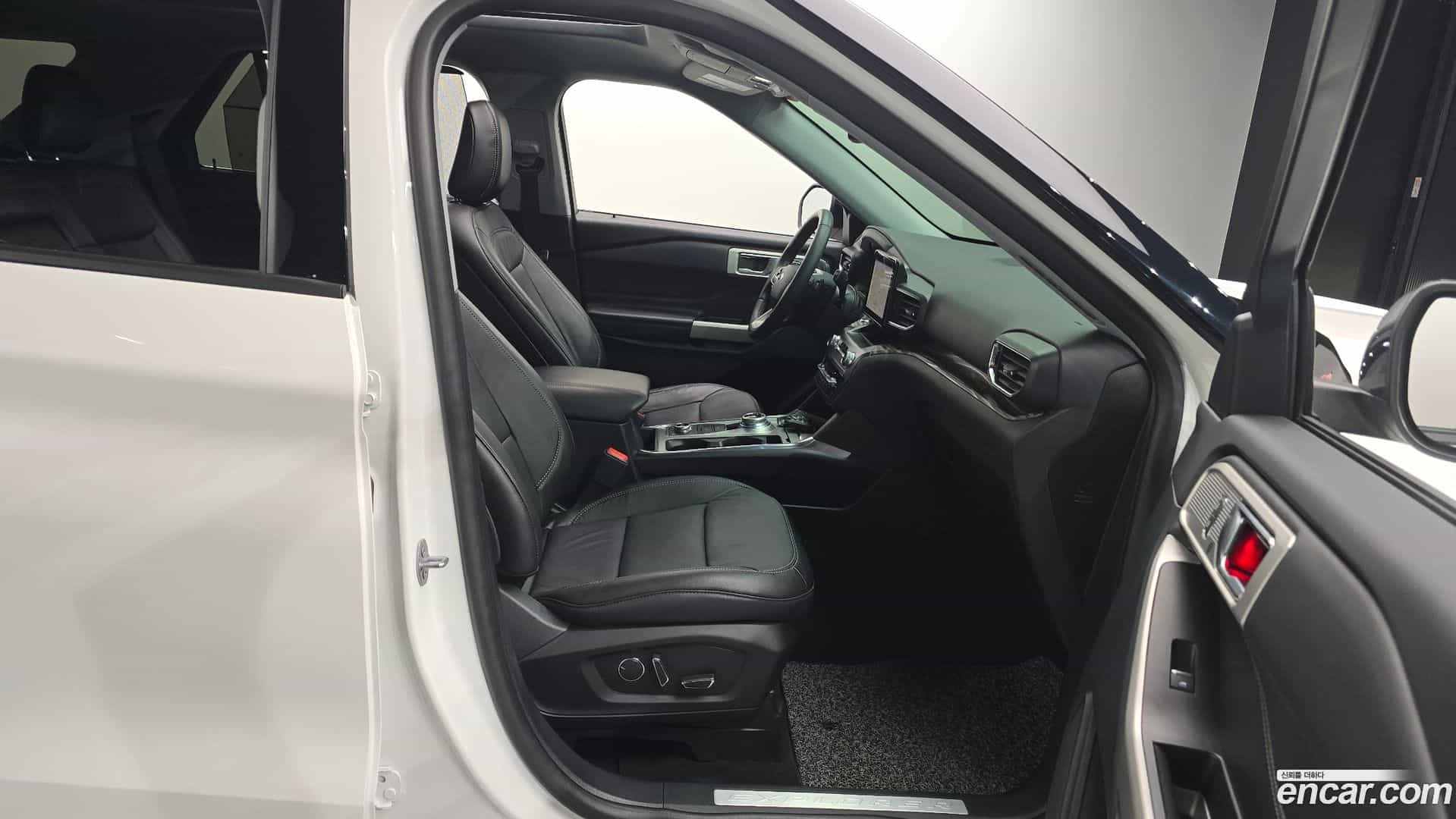 Explorer Ford 2020.11-INNER-010