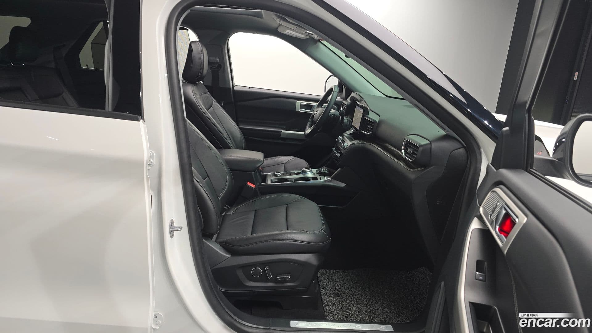 Main__Slider__Photo:Explorer Ford 2020.11-9