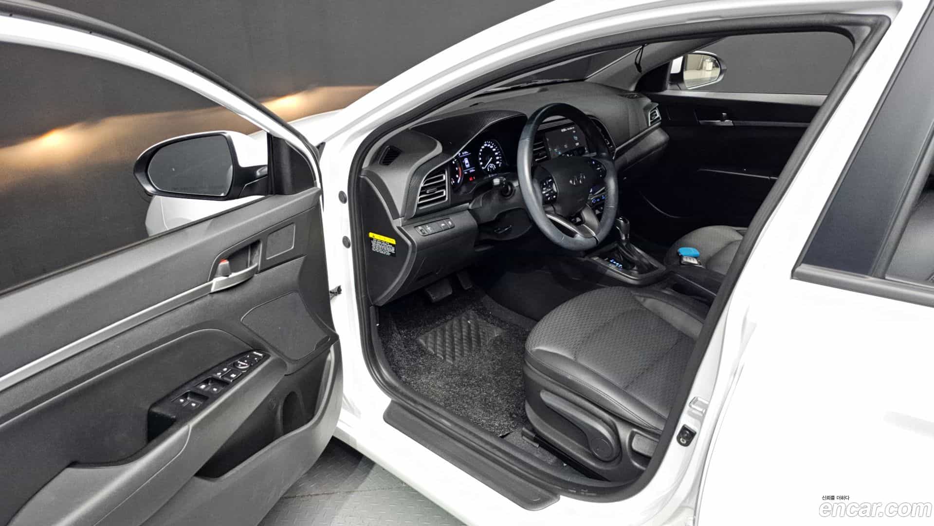 AVANTE Hyundai 2019.4-INNER-010