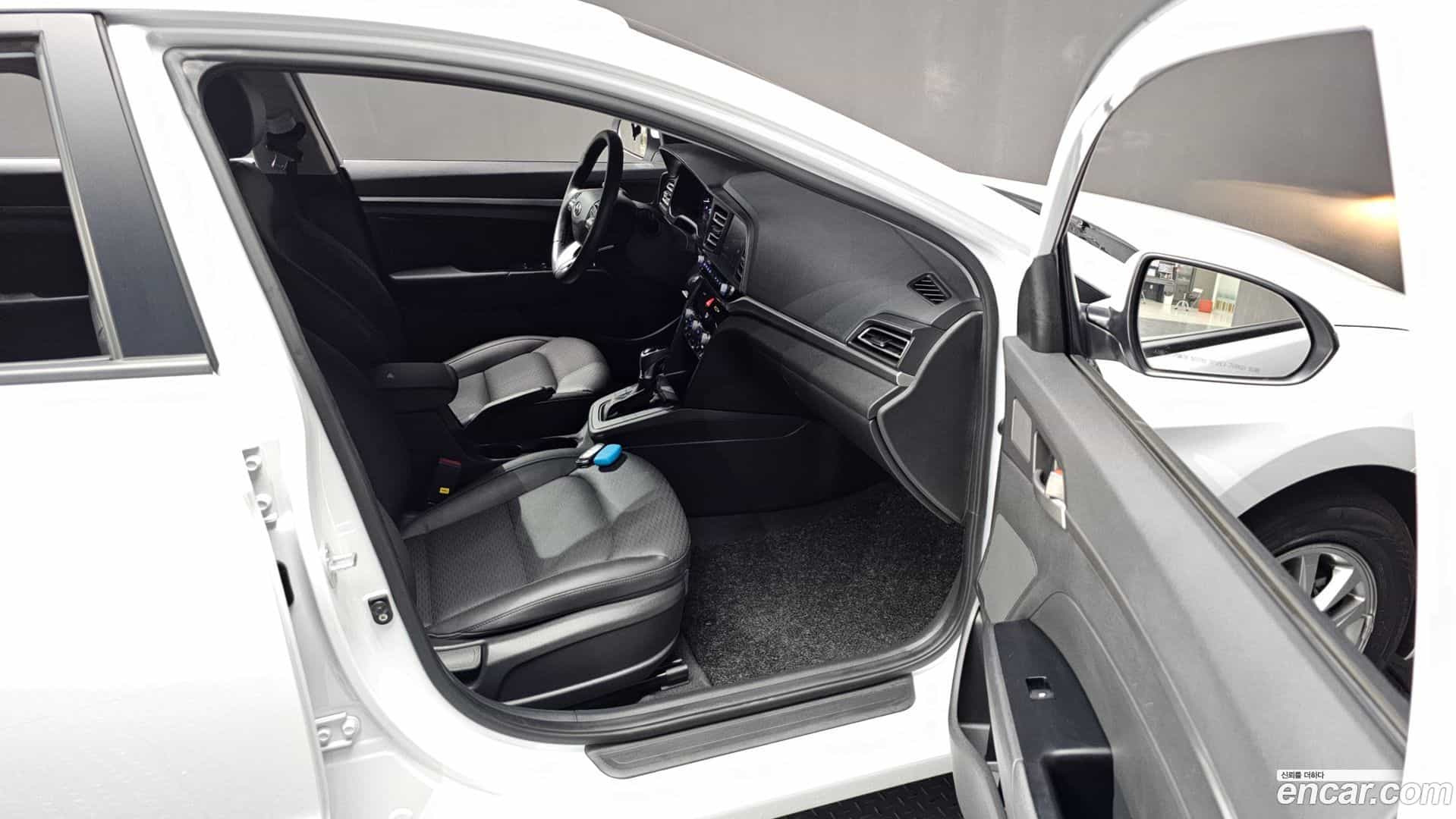 AVANTE Hyundai 2019.4-OPTION-015