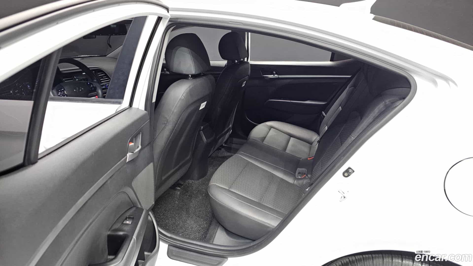 AVANTE Hyundai 2019.4-OPTION-016