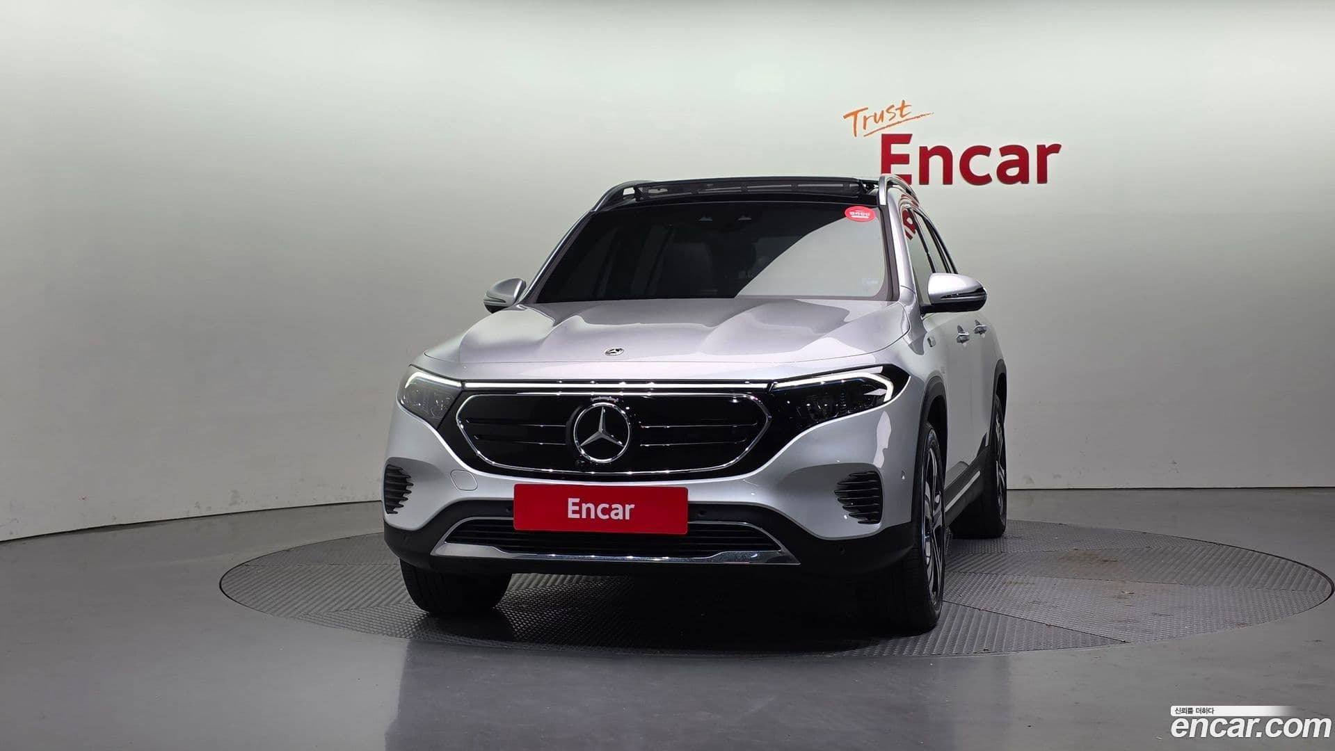 Main__Slider__Photo:EQB Mercedes-Benz 2023.7-2