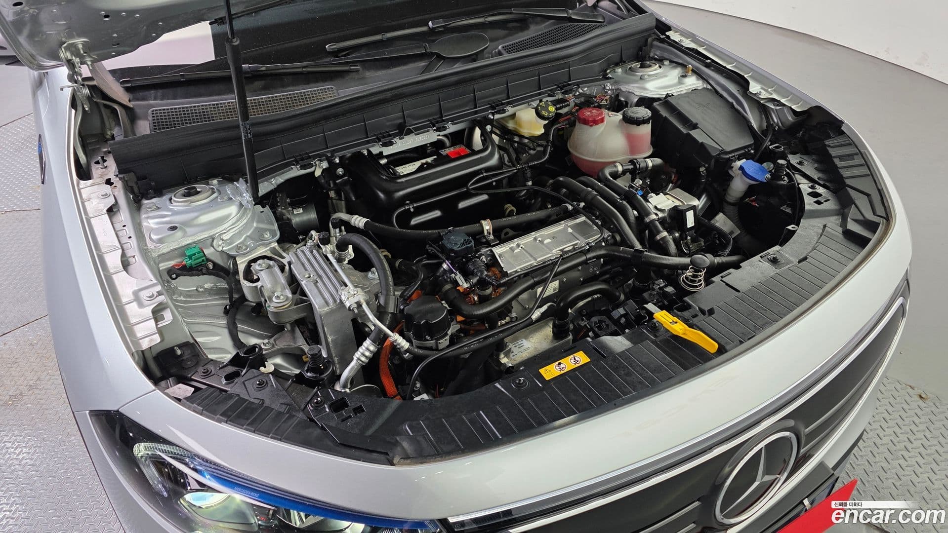 Main__Slider__Photo:EQB Mercedes-Benz 2023.7-5