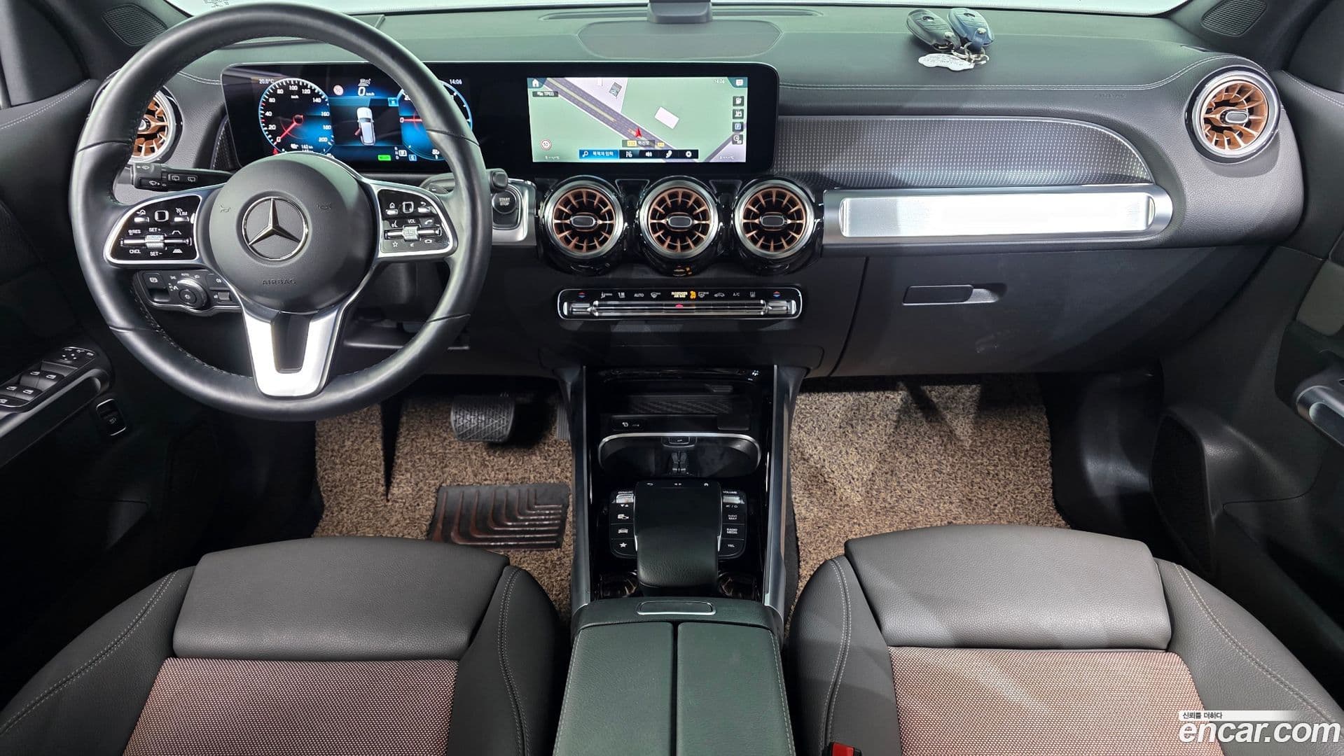 Main__Slider__Photo:EQB Mercedes-Benz 2023.7-6