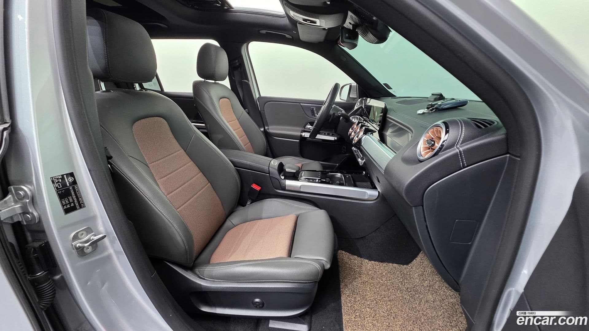 Main__Slider__Photo:EQB Mercedes-Benz 2023.7-9