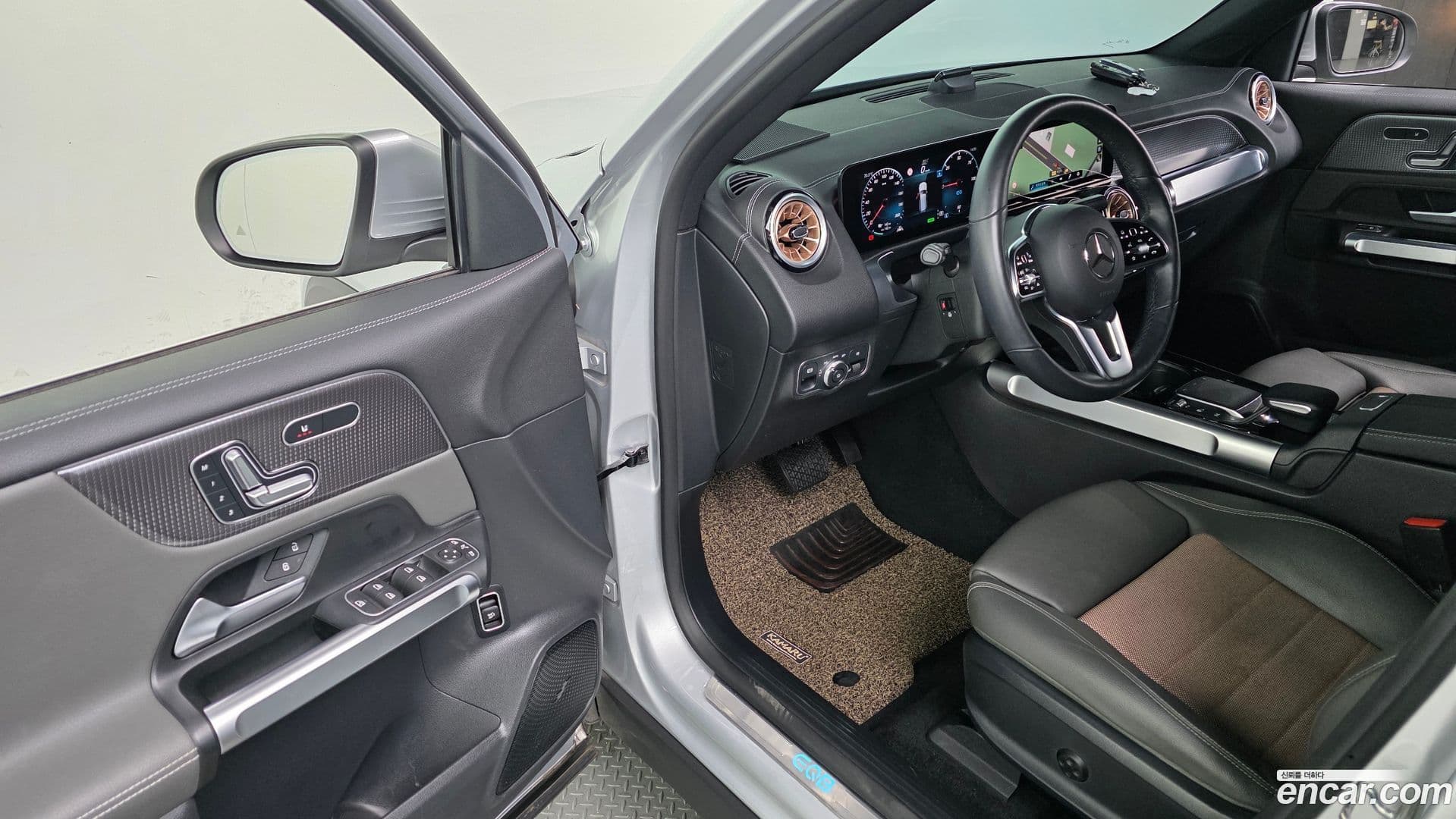 Main__Slider__Photo:EQB Mercedes-Benz 2023.7-11