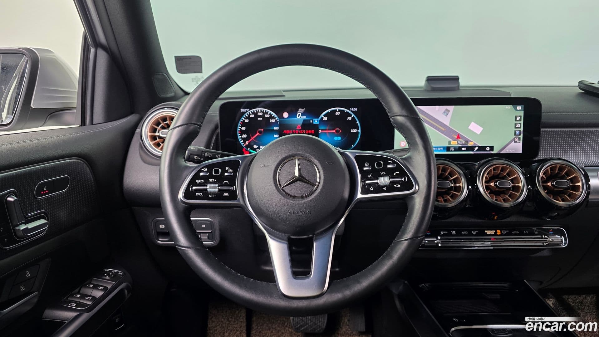 Main__Slider__Photo:EQB Mercedes-Benz 2023.7-13