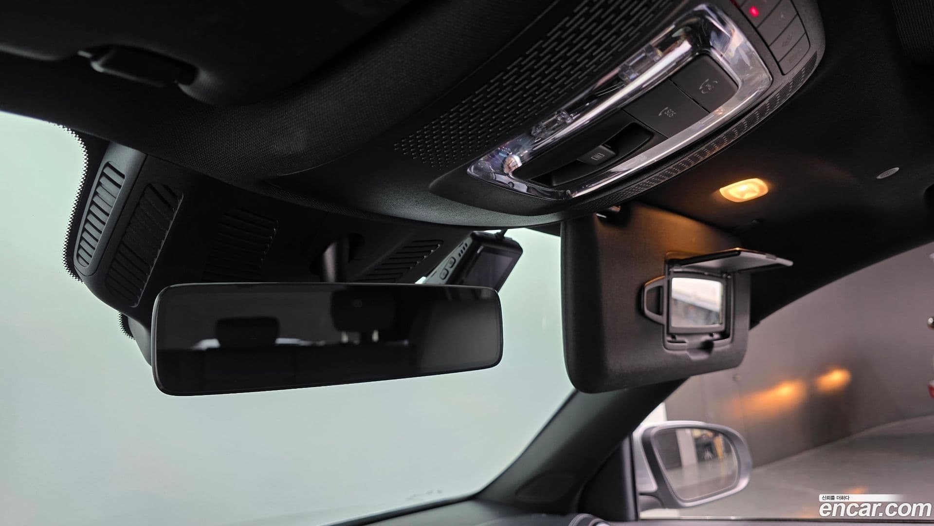 Main__Slider__Photo:EQB Mercedes-Benz 2023.7-14