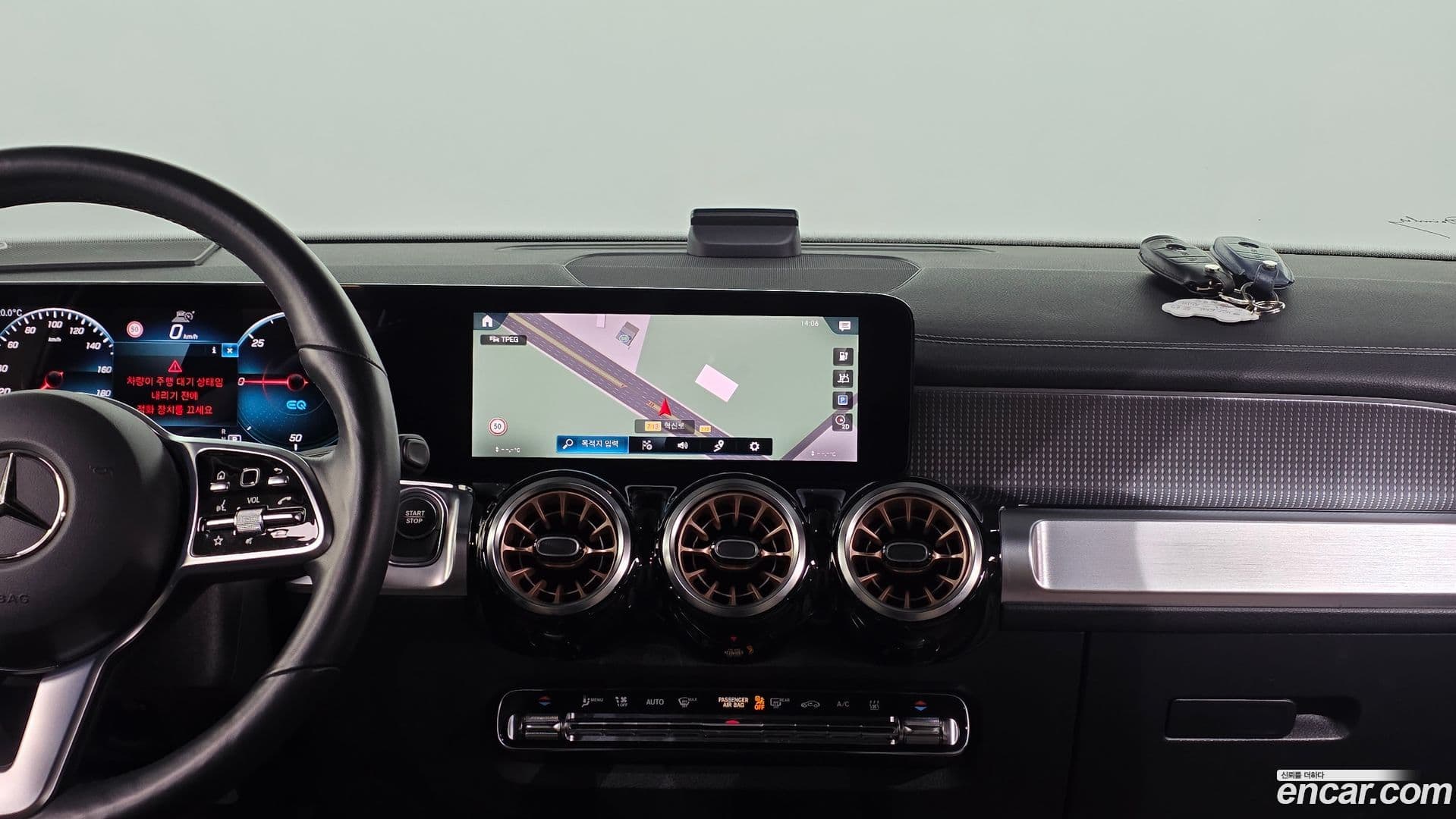 Main__Slider__Photo:EQB Mercedes-Benz 2023.7-15