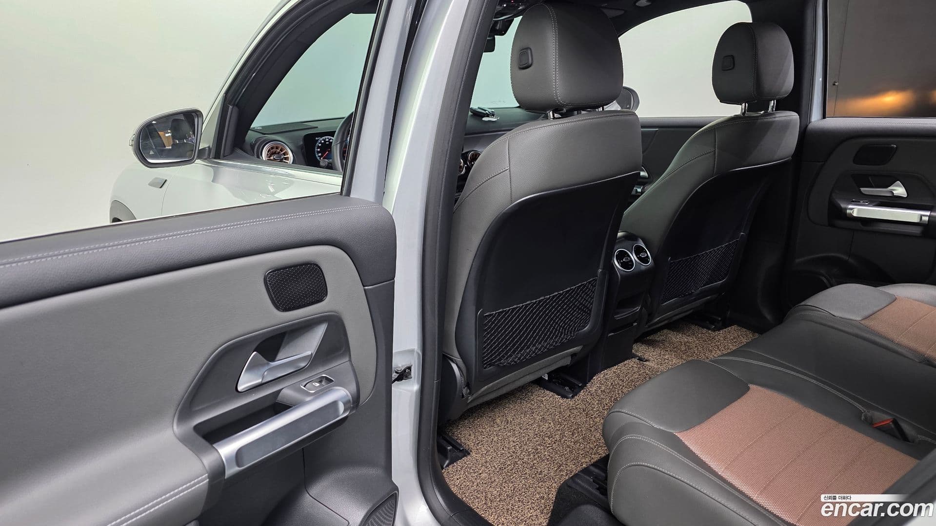 Main__Slider__Photo:EQB Mercedes-Benz 2023.7-17