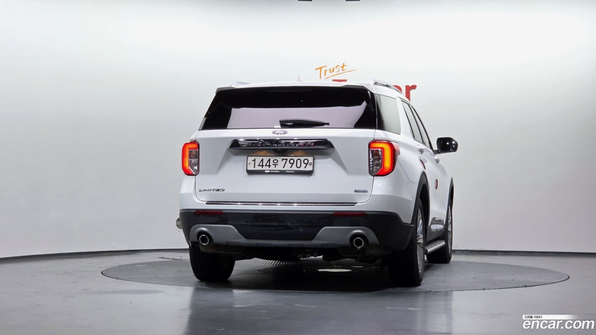 Main__Slider__Photo:Explorer Ford 2020.4-3