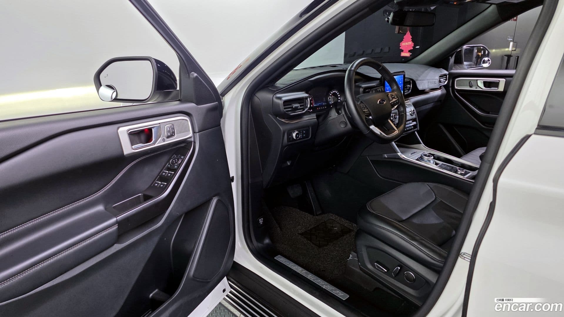 Main__Slider__Photo:Explorer Ford 2020.4-9